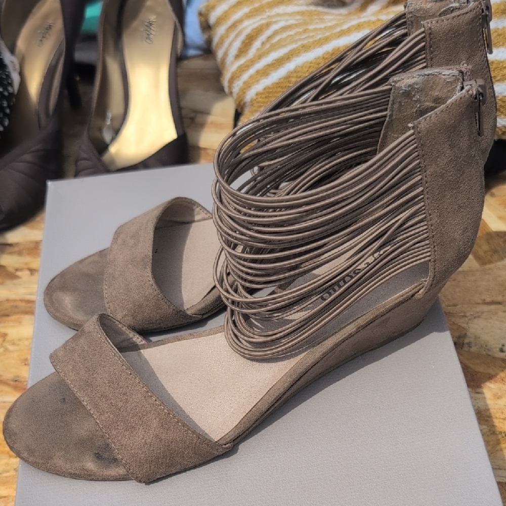 Zigi Soho Taupe Wedge Sandals